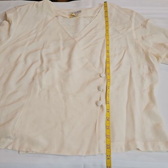 New York City Design Co cream silk top size 1X - Picture 10 of 10